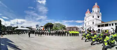 En Rionegro continuamos fortaleciendo la seguridad con el recibimiento de nuevo personal de la Policía Nacional, más parque automotor y la puesta en marcha de dos CAI